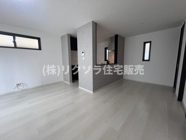 境橋町　中古一戸建ての居間・リビング|LDK16.75帖
■物件内覧・資金計画相談・住宅ローン相談、リフォーム相談、お問合せ受付中■
※当日・翌日のご内覧、ご相談はお電話でのお問合せがスムーズです！