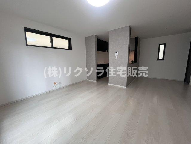 境橋町　中古一戸建ての居間・リビング|LDK16.75帖
■物件内覧・資金計画相談・住宅ローン相談、リフォーム相談、お問合せ受付中■
※当日・翌日のご内覧、ご相談はお電話でのお問合せがスムーズです！