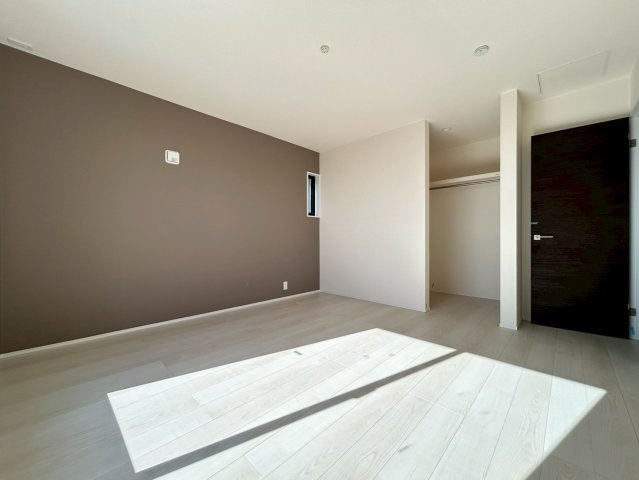 リーブルガーデン　一宮市北方町中島　全3区画分譲のトイレ|超表面平滑加工とイオンパワーの「セフィオンテクト」加工で、汚れが付きにくく落ちやすい仕様で清潔です。
便器にフチがないので汚れが隠れて見えない部分がありません。お手入れがとってもラクラクです。