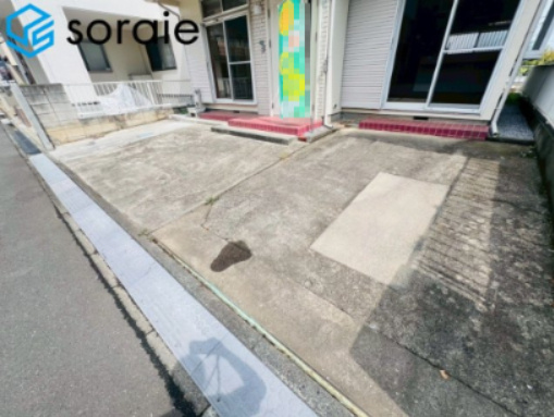 川越市中台南　中古戸建ての駐車場