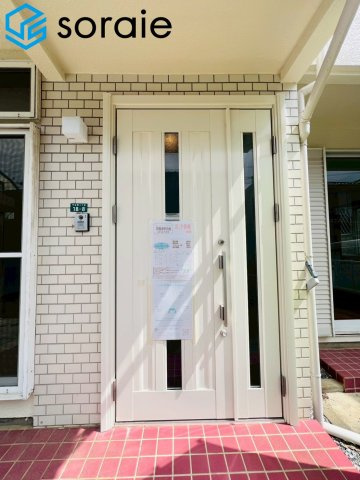 川越市中台南　中古戸建ての玄関