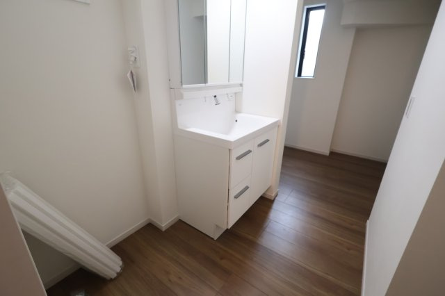 《仲介手数料無料》浦和区大原２丁目14-2(全1戸)新築一戸建てKEIAI GRACEのランドリースペース|撮影日 2025年10月6日 15:50 晴れ