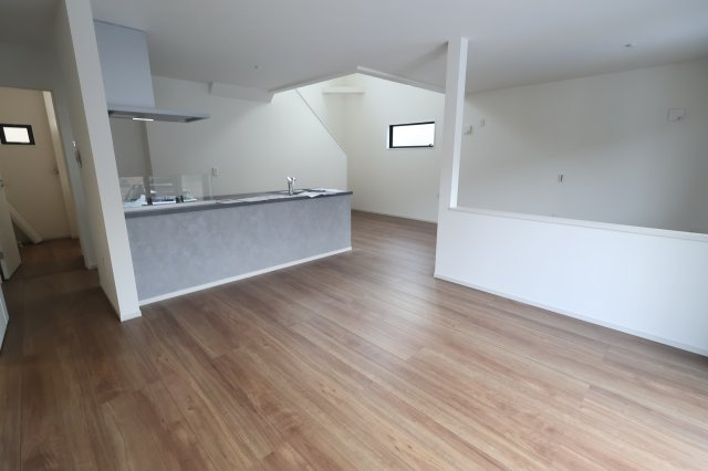 《仲介手数料無料》浦和区大原２丁目14-2(全1戸)新築一戸建てKEIAI GRACEの居間・リビング|撮影日 2025年10月6日 15:50 晴れ