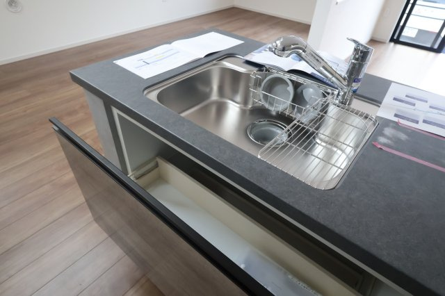 《仲介手数料無料》浦和区大原２丁目14-2(全1戸)新築一戸建てKEIAI GRACEのキッチン|撮影日 2025年10月6日 15:50 晴れ