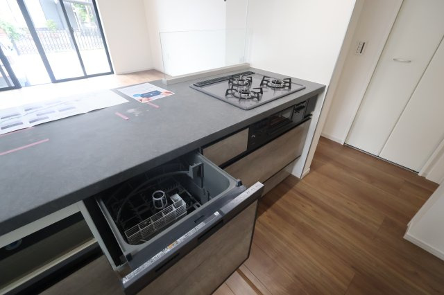 《仲介手数料無料》浦和区大原２丁目14-2(全1戸)新築一戸建てKEIAI GRACEのキッチン|撮影日 2025年10月6日 15:50 晴れ