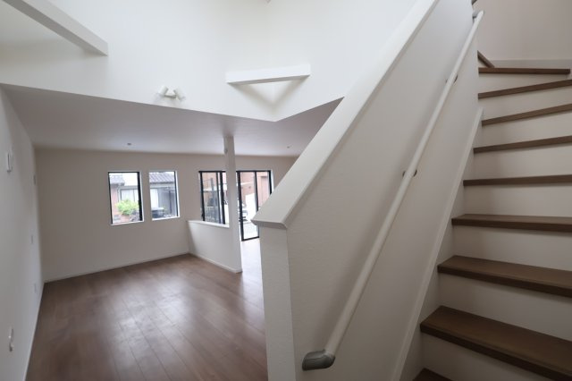 《仲介手数料無料》浦和区大原２丁目14-2(全1戸)新築一戸建てKEIAI GRACEの居間・リビング|撮影日 2025年10月6日 15:50 晴れ