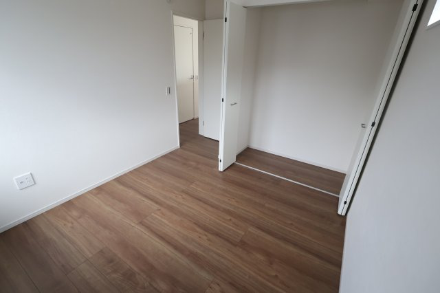 《仲介手数料無料》浦和区大原２丁目14-2(全1戸)新築一戸建てKEIAI GRACEの洋室|撮影日 2025年10月6日 15:50 晴れ