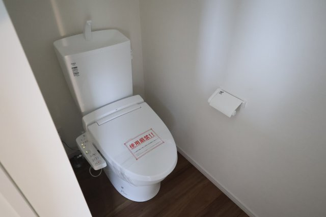 《仲介手数料無料》浦和区大原２丁目14-2(全1戸)新築一戸建てKEIAI GRACEのトイレ|撮影日 2025年10月6日 15:50 晴れ