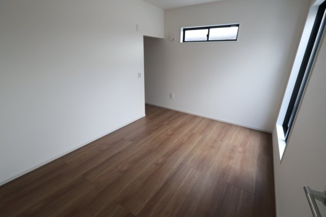 《仲介手数料無料》浦和区大原２丁目14-2(全1戸)新築一戸建てKEIAI GRACEの洋室|撮影日 2025年10月6日 15:50 晴れ