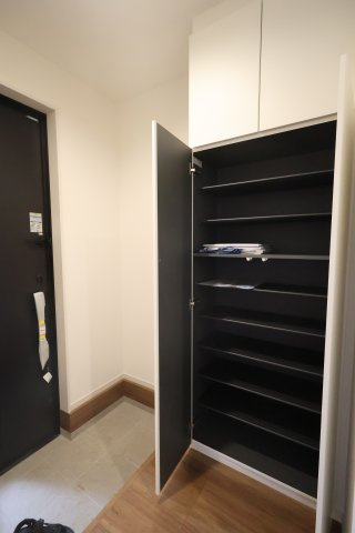 《仲介手数料無料》浦和区大原２丁目14-2(全1戸)新築一戸建てKEIAI GRACEの玄関|撮影日 2025年10月6日 15:50 晴れ