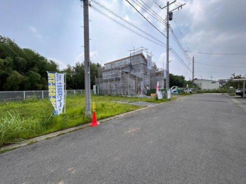 宇都宮市岩曽24-P1　3号棟の前面道路含む現地写真|前面道路６ｍ！ラクラク駐車できます♪