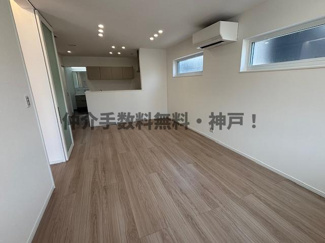 【居間・リビング】 | 神戸市西区学園東町7丁目　新築戸建2号地　仲介手数料無料！ | ゆったり過ごせる居間です