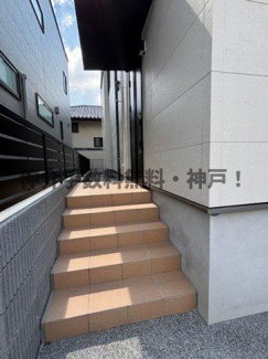 【玄関】 | 神戸市西区学園東町7丁目　新築戸建2号地　仲介手数料無料！ | 落ち着いた玄関です