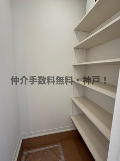 【収納】 | 神戸市西区学園東町7丁目　新築戸建2号地　仲介手数料無料！ | 収納もある玄関です