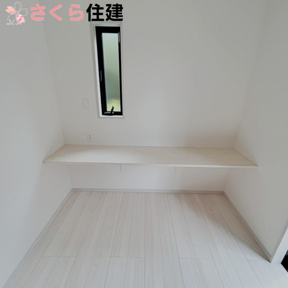 宇都宮市岩曽24-P1　2号棟の居間・リビング|リビングにカウンターが備え付けられており、便利です。