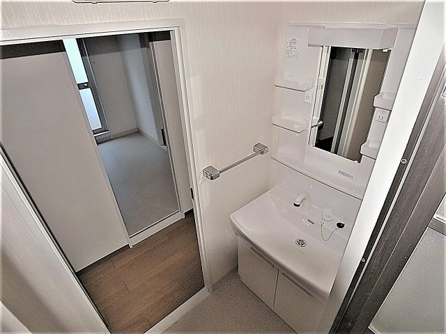 プリオーレ神戸山の手の洗面所|シャワー付きの独立洗面台