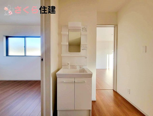 いろどりアイタウン宇都宮市野沢23-P1　12号棟の独立洗面台|2階にも独立洗面台があるので、朝の身支度の際などに重宝します◎