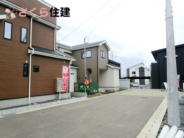 いろどりアイタウン宇都宮市野沢23-P1　12号棟の前面道路含む現地写真|閑静な住宅街の一角になります