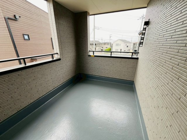 【Livele Garden】　小山市城西　第１　全1邸のバルコニー|〇バルコニー〇
屋根付きのインナーバルコニーなら、急な雨でも安心♪共働きのご夫婦にもおすすめです（＾＾）
2025年10月撮影