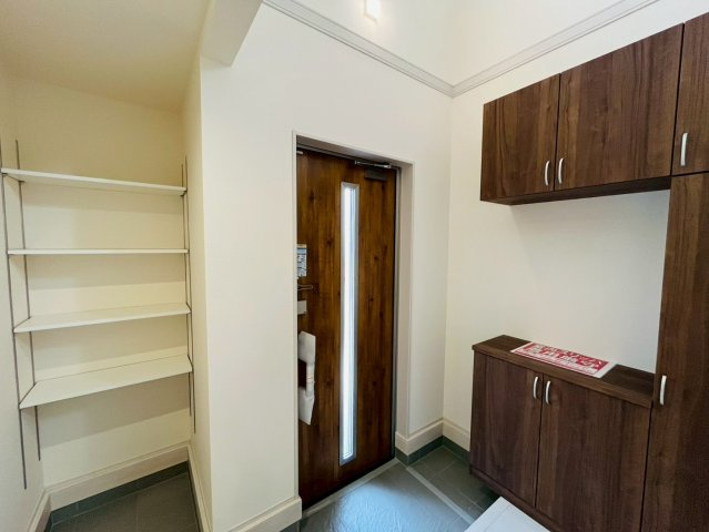 【Livele Garden】　小山市城西　第１　全1邸の玄関|〇玄関〇
靴やアウトドア用品も汚れを気にせず収納できる土間収納付きです！
2025年10月撮影