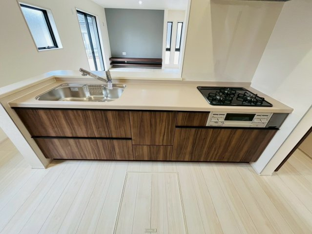 【Livele Garden】　小山市城西　第１　全1邸のキッチン|〇キッチン〇
奥行きのあるリビング。対面キッチンなので、家族との会話を楽しみながら料理を作ることができます♪
2025年10月撮影