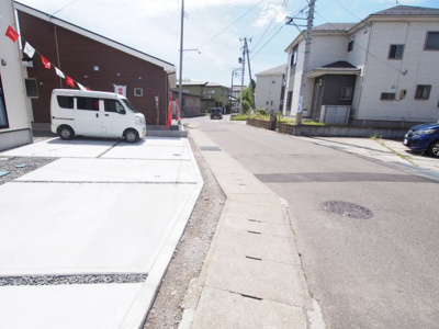 【前面道路含む現地写真】 | Erde　宮代３期　１号棟