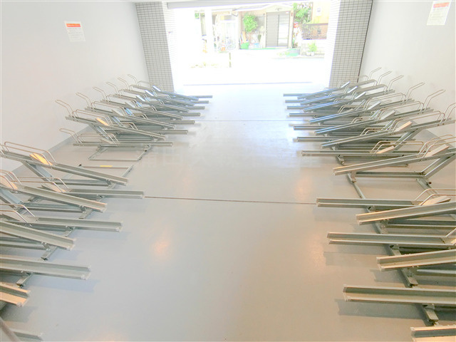 ディアレイシャス平和島のその他共用部分|屋根付きラック式の駐輪場