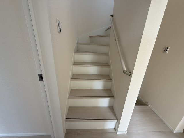 志摩新町　新築戸建のその他|階段　ルーフバルコニーへ