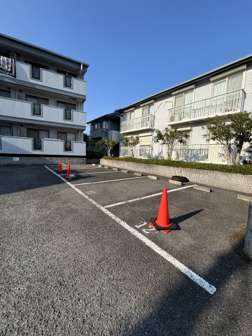 フラット・タームーの駐車場