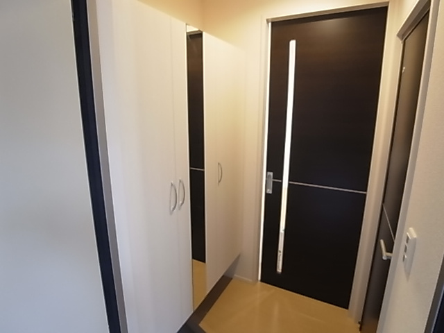 神戸市須磨区須磨寺町１丁目のアパートの玄関