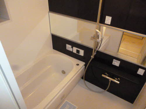 シャーメゾン若江本町の浴室