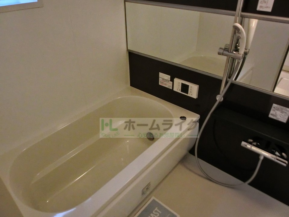 シャーメゾン若江本町の浴室