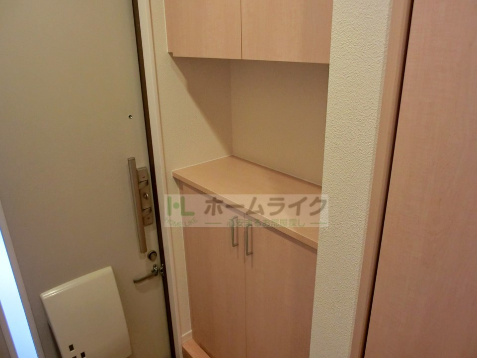 シャーメゾン若江本町の玄関