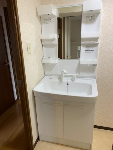 レナジア陽東A棟の独立洗面台
