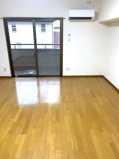 レナジア陽東A棟の居間・リビング
