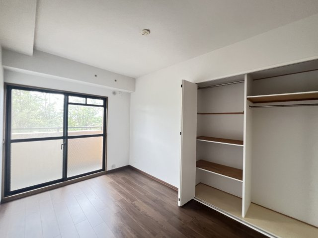 ダイアパレス大和八木3階の子供部屋|洋室5.1帖　クローゼット付き