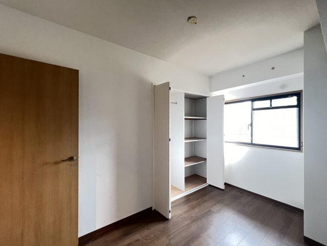 ダイアパレス大和八木3階の洋室|洋室4.9帖　収納付き