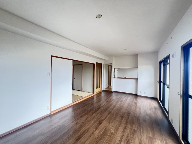 ダイアパレス大和八木3階の居間・リビング|明るいLDK16.4帖