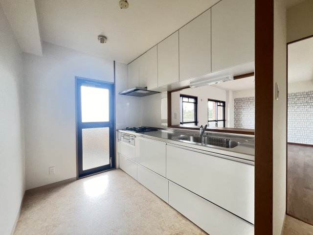 ダイアパレス大和八木3階のキッチン|新しくキレイなシステムキッチン