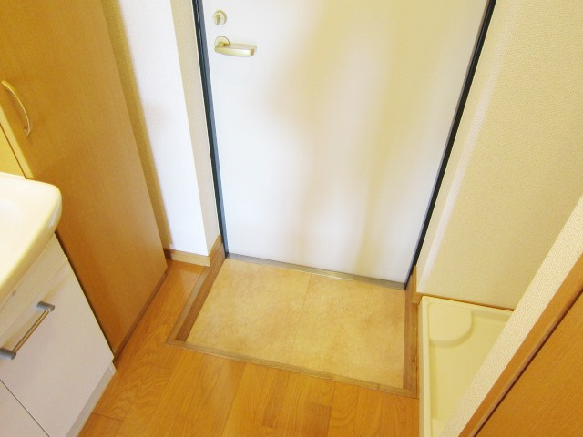 アルファコート川口元郷の玄関|別号室の参考写真です。