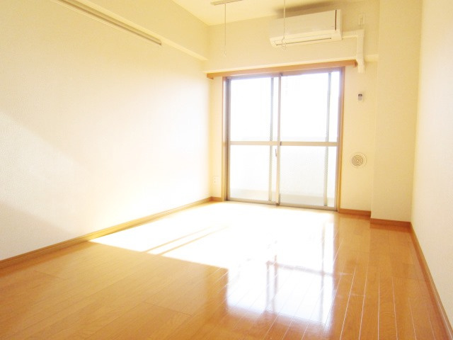 アルファコート川口元郷の居間・リビング|別号室の参考写真です。