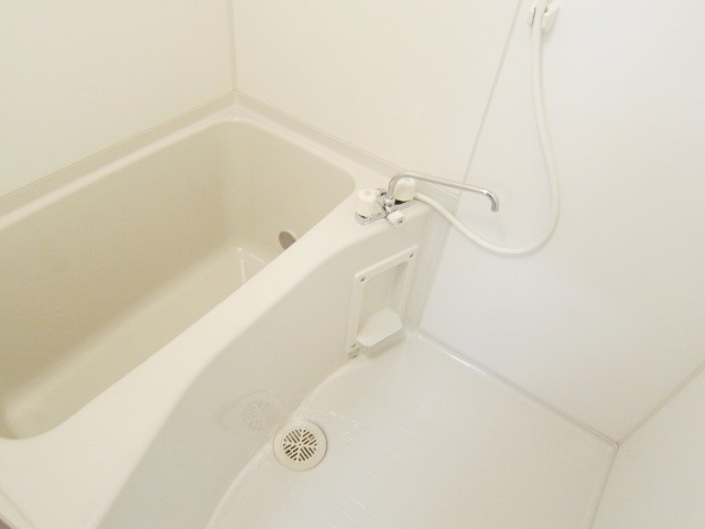 アルファコート川口元郷の浴室|別号室の参考写真です。