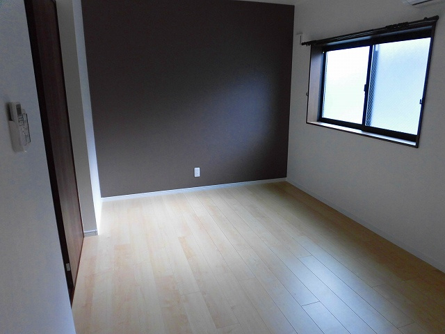 クレスト甲子園の洋室