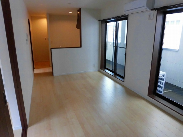 クレスト甲子園の居間・リビング