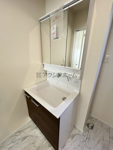所沢市若狭4丁目・全3棟　新築一戸建　A号棟　～IDS工法～の独立洗面台|シャンプードレッサー付洗面化粧台