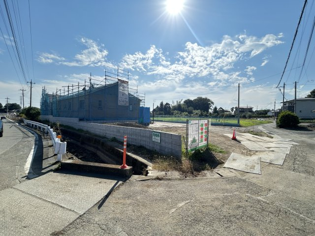 新築　藤岡市下栗須第1期　LIGNAGE　4号棟の前面道路含む現地写真|現地写真　西側接道幅員約4ｍ　