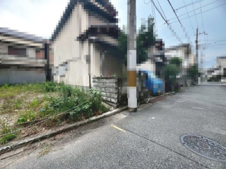 【前面道路含む現地写真】 | 石津町３丁　売土地 | 【建築のご提案が可能です】どんな家を建てる事ができるのだろう？と感じたらイエストアへご相談を！イエストアスタッフが設計士と共にご希望に沿った間取りをご提案を致します♪