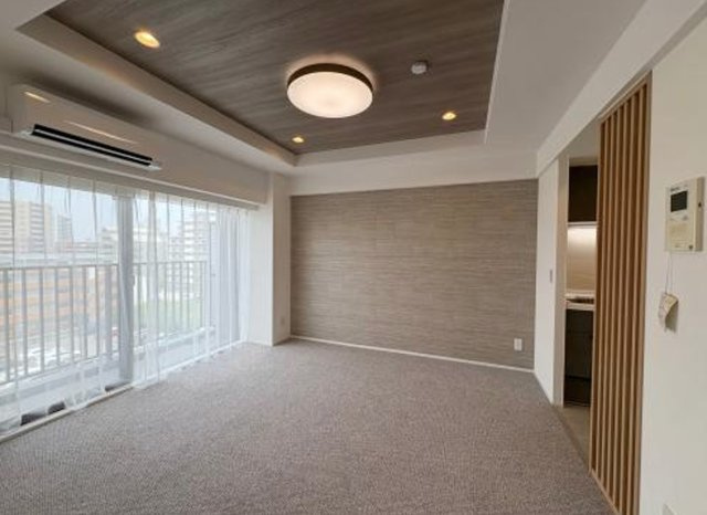 志木南パークホームズの居間・リビング|ベージュの色合いが高級感のあるデザインです
ホテルライクなおしゃれな空間