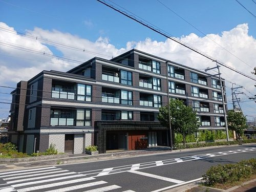 エスリ－ド太秦レジデンスの外観