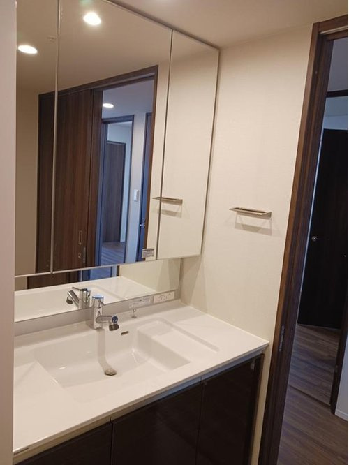 エスリ－ド太秦レジデンスの独立洗面台